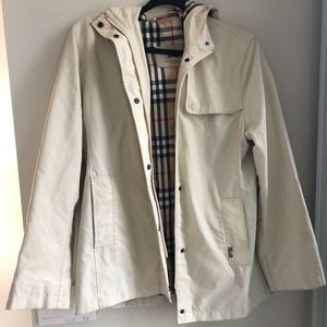 Burberry cream women’s raincoat size medium